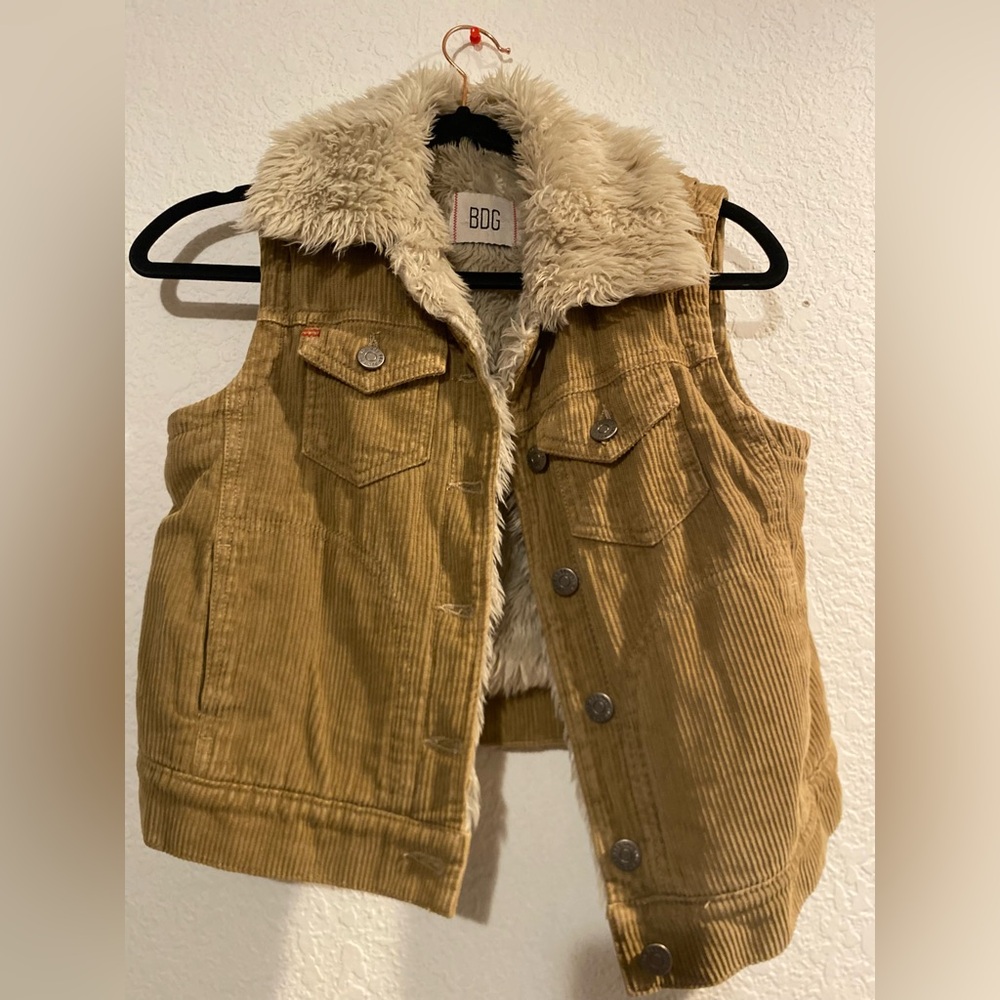 BDG Auriela Corduroy Faux Fur
Vest